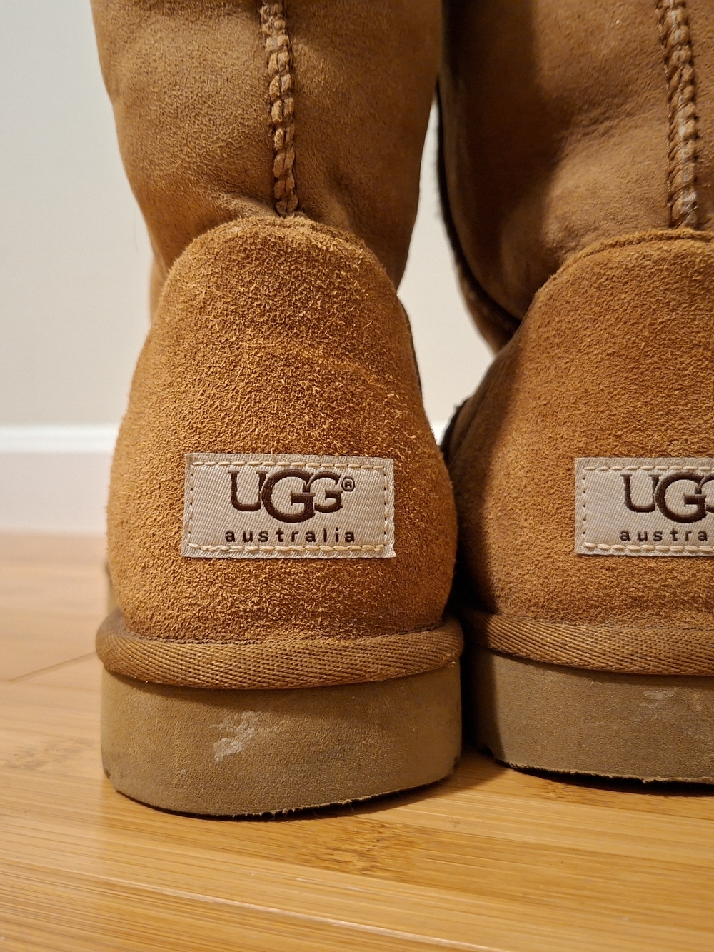 UGG Australia Classic Short Boots Chestnut Suede Shearling S/N 5800, Size 9